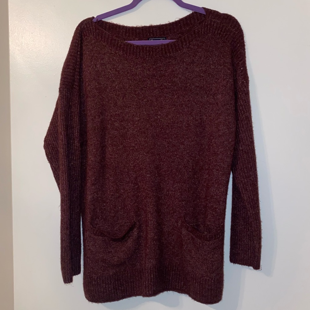 Maroon sweater with pockets